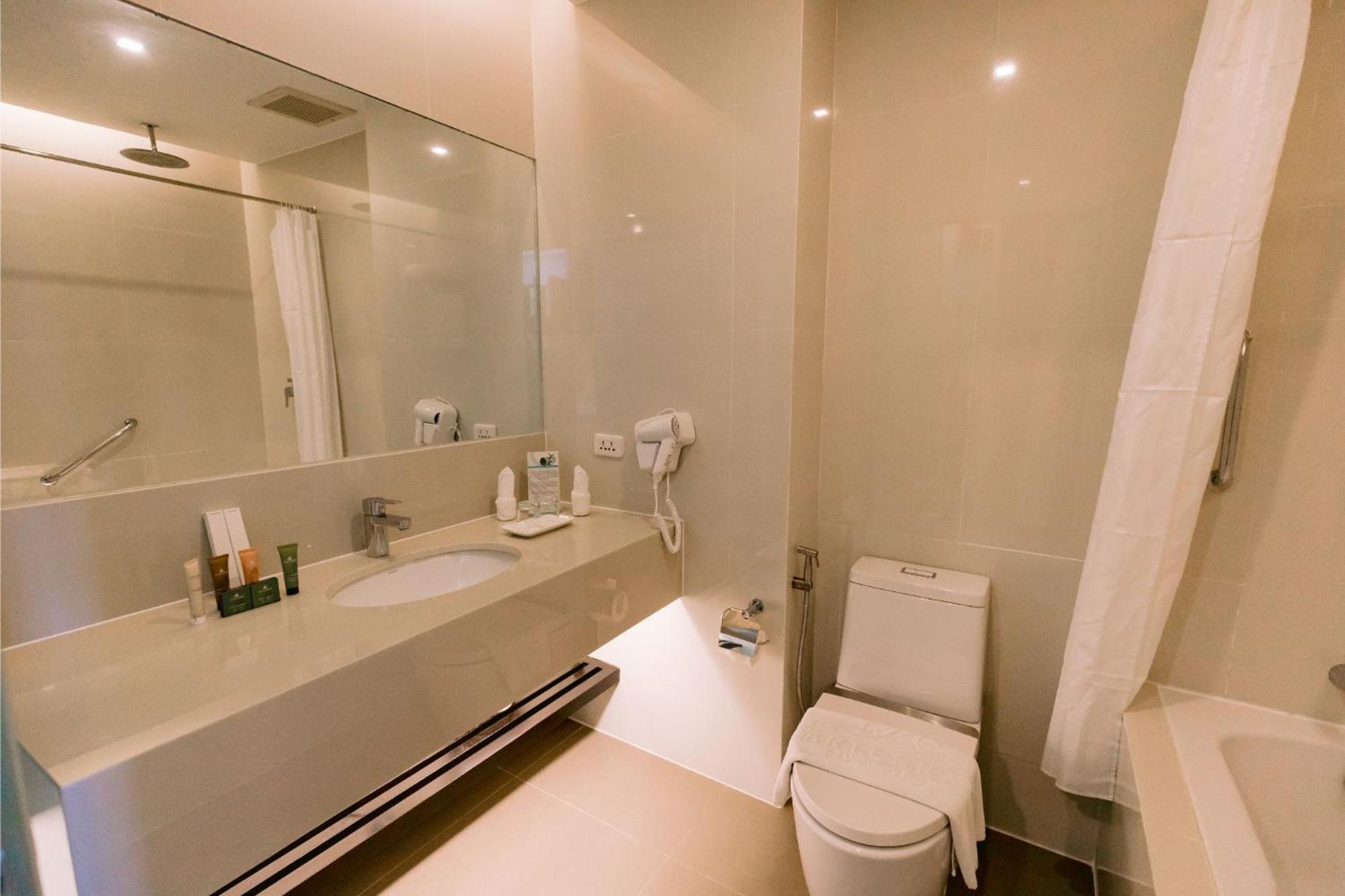 Arterra Seaview Resort Lapu-Lapu City Exterior photo