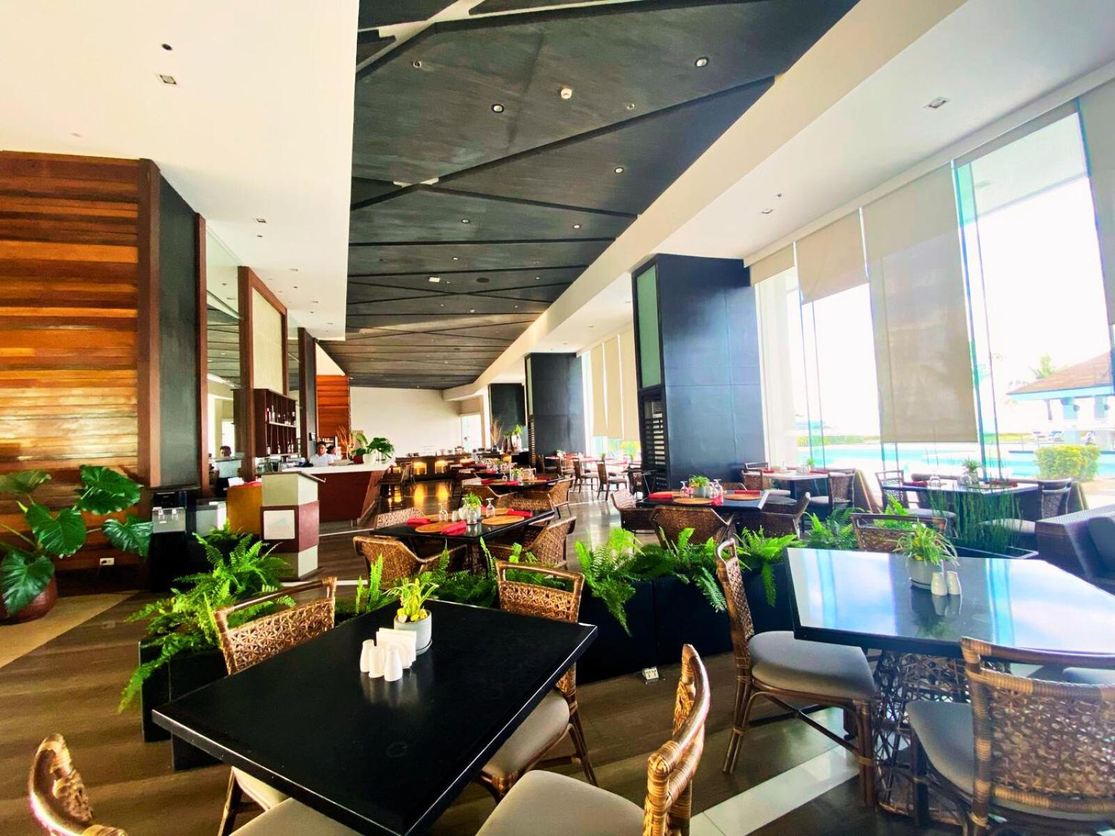Arterra Seaview Resort Lapu-Lapu City Exterior photo